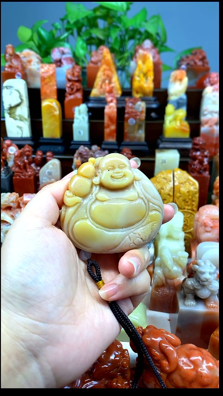 寿山石印石弥勒手把件