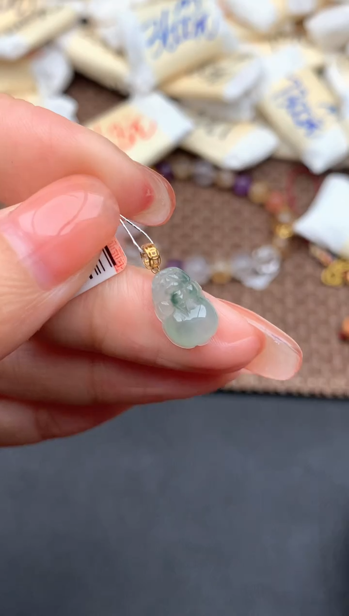 18K金镶嵌挂件翡翠一