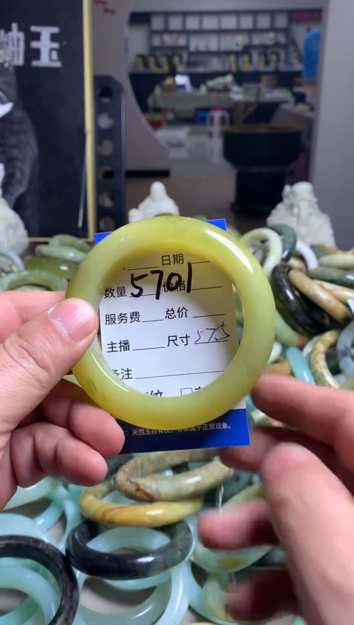 【闪购商品】蛇纹石玉手镯未镶嵌5701