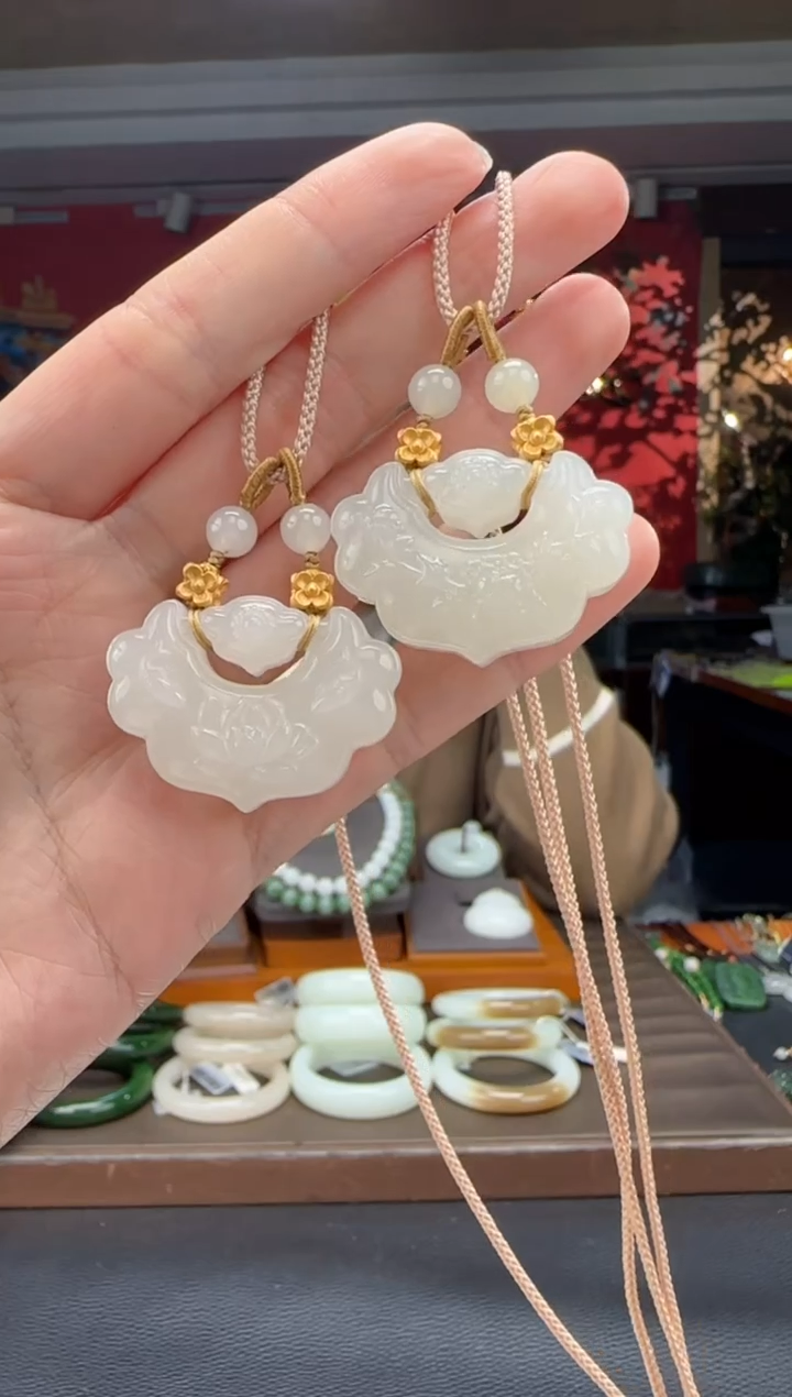 颈饰未镶嵌和田玉白冰如意锁 多样性发货 拍一发一