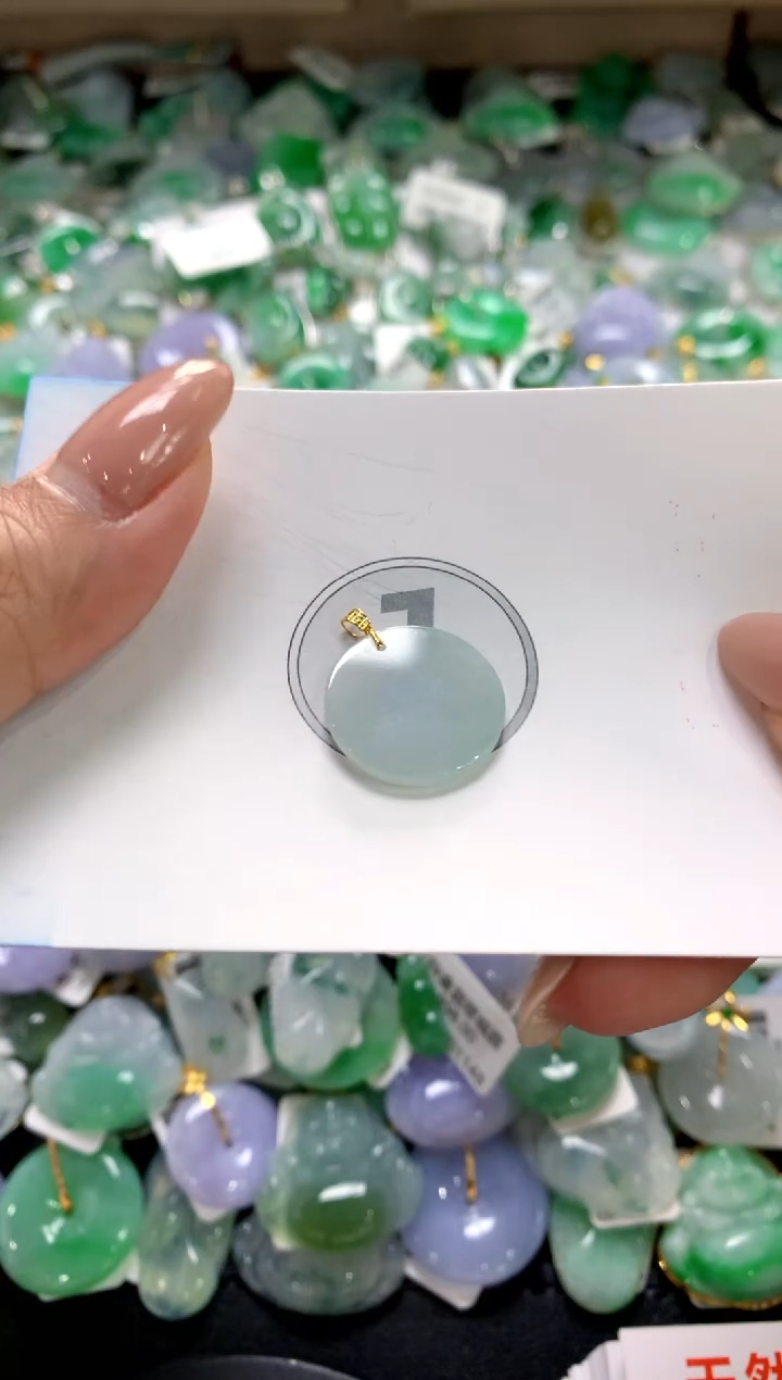 颈饰18K金镶嵌翡翠1111111111111111