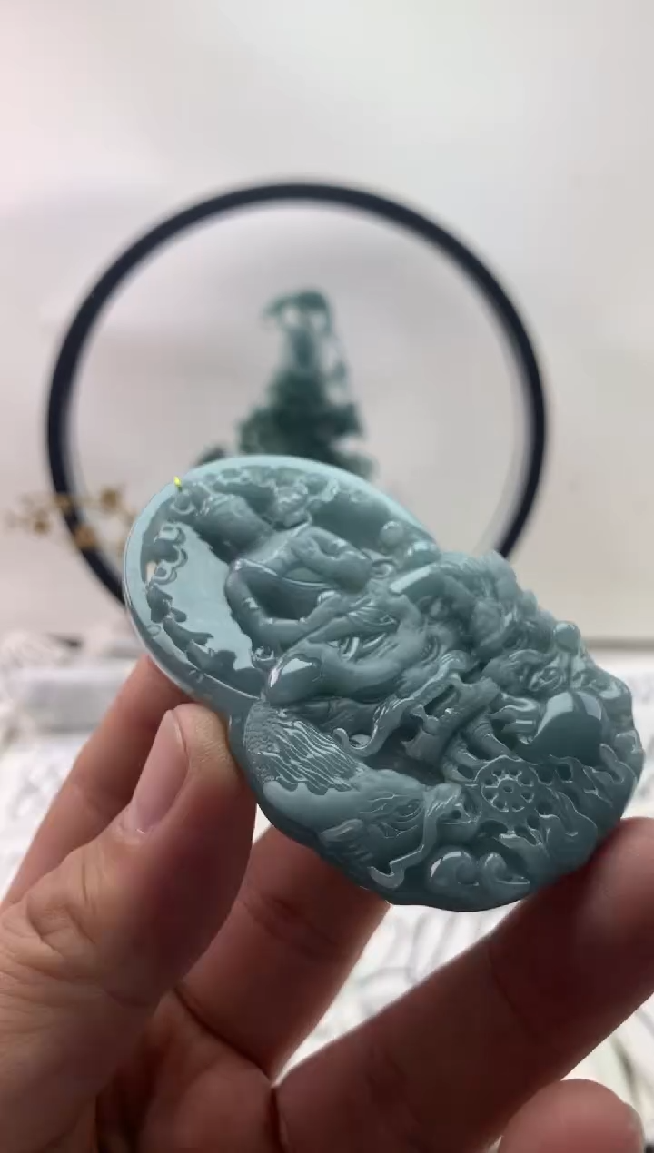 翡翠未镶嵌颈饰大势至