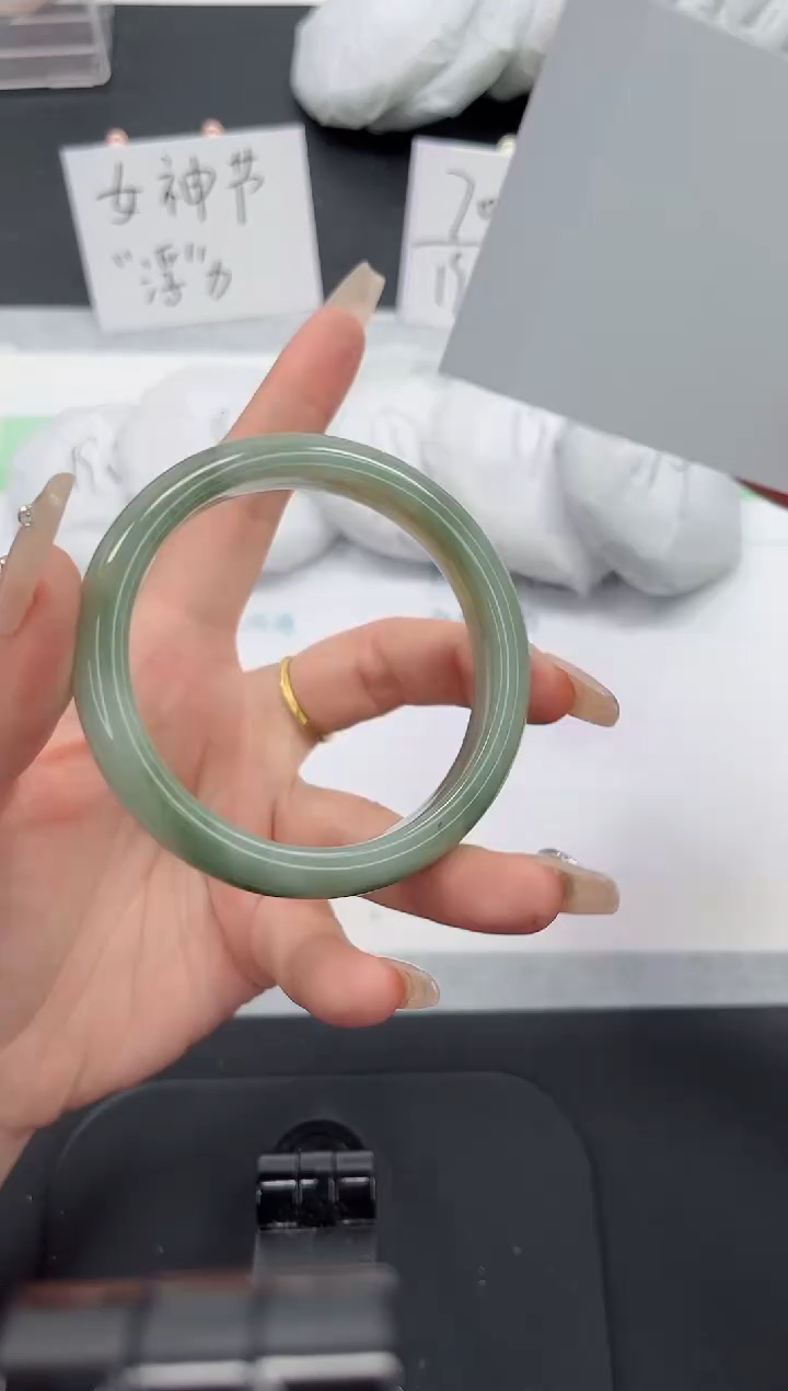 【闪购商品】石英质玉手镯未镶嵌90号-58.6圈