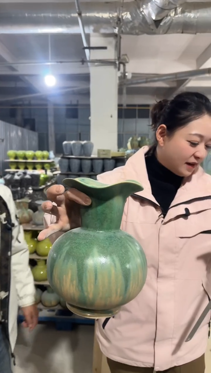 墨绿色亮面景德镇瓷器