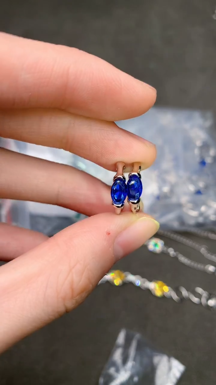 【闪购商品】蓝宝石耳饰银S925镶嵌....