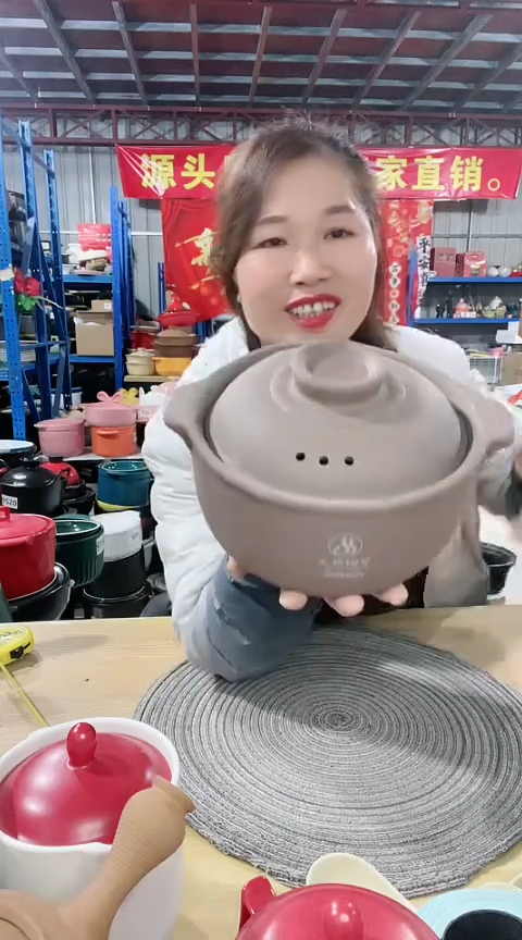 【闪购商品】瑕疵1.6红陶锅带盖.。。