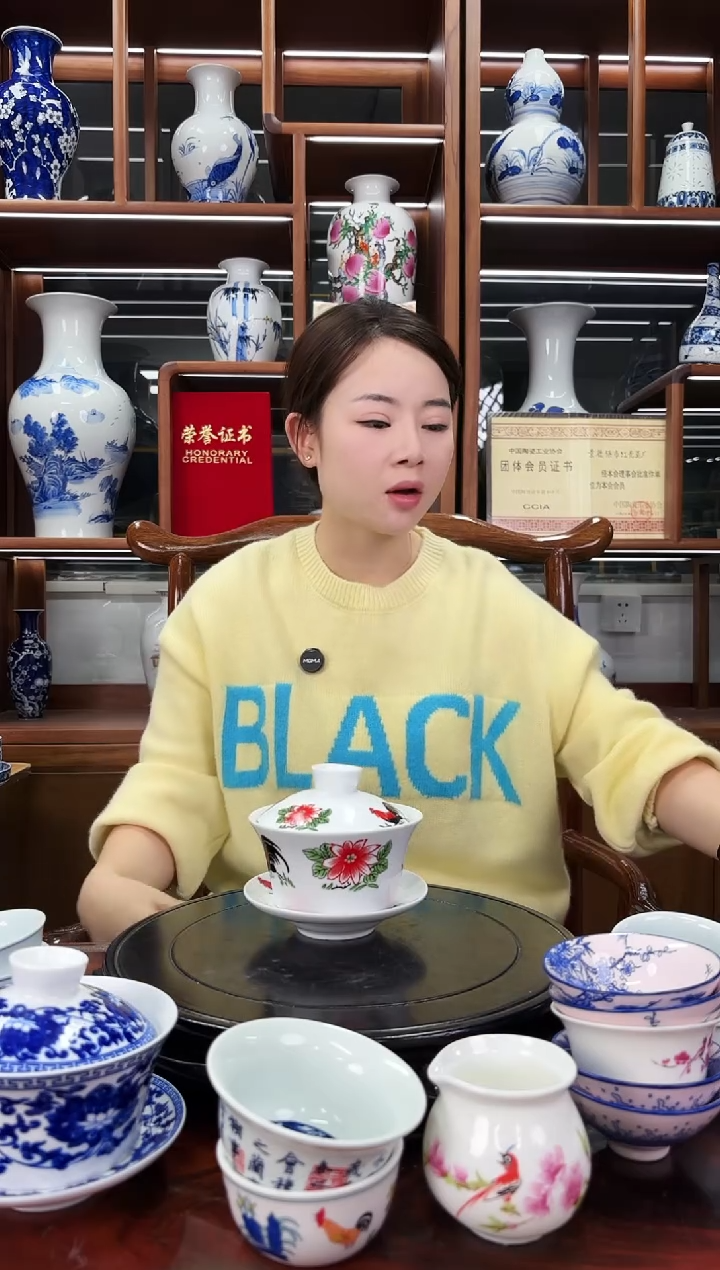 A11景德镇公鸡三才盖碗1只