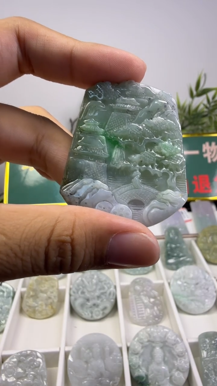 颈饰未镶嵌翡翠山水牌