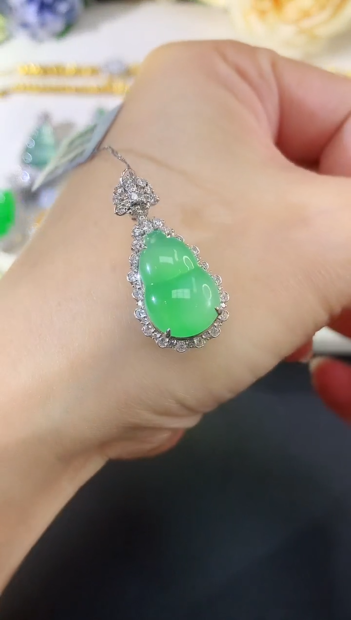 吊坠(不含链)18K金镶嵌翡翠150|13600