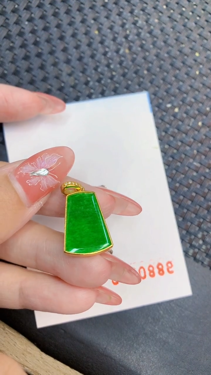 颈饰未镶嵌翡翠1