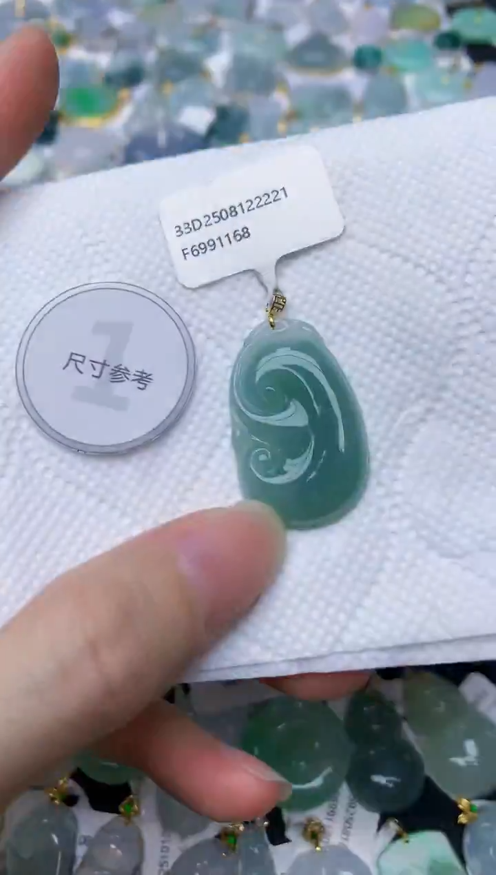 颈饰18K金镶嵌翡翠天然A货翡翠