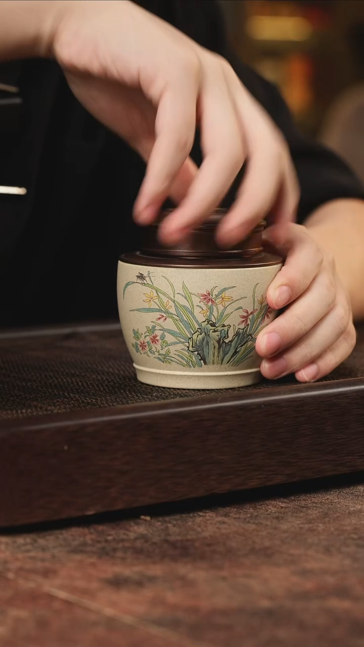 茶壶紫砂泥绘茶叶罐