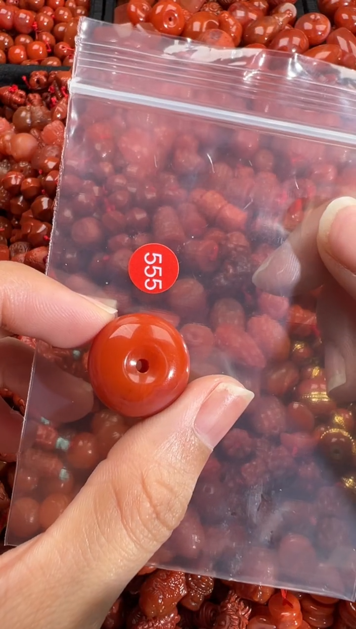南红玛瑙未镶嵌颈饰1