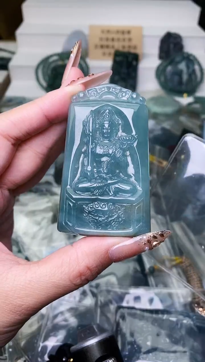 颈饰未镶嵌翡翠 