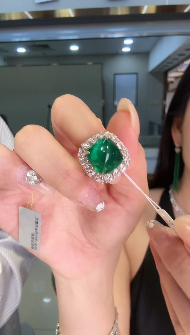 18K金镶嵌戒指祖母绿 吉尔德大证 10.95ct