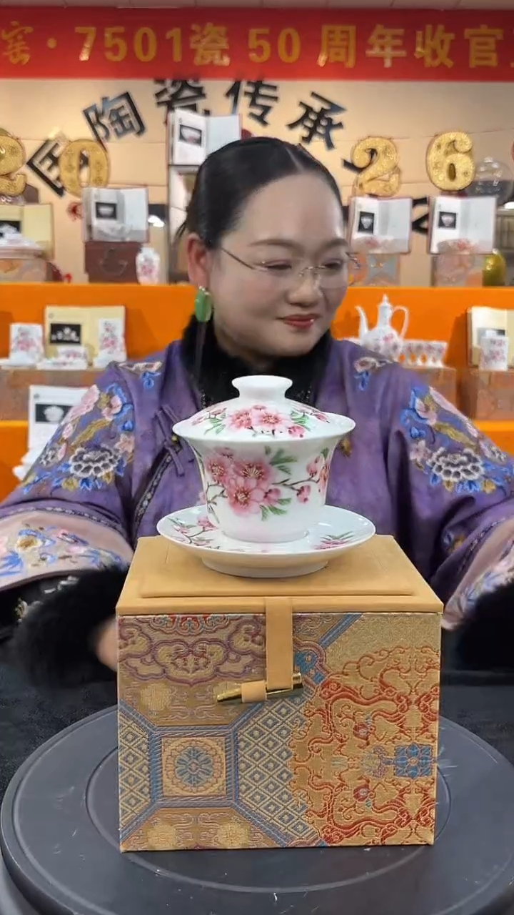 盖碗瓷甄选-水点桃花三才盖碗