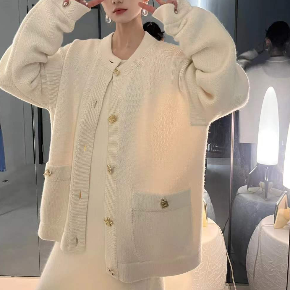 99新 Chanel/香奈儿 38码22B重工多元素徽章纽扣米白色羊绒开衫