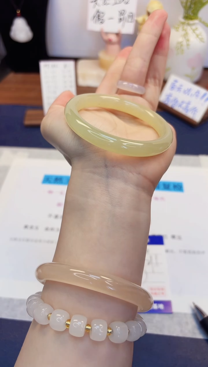 【闪购商品】石英质玉手镯未镶嵌100-晴水-圈口55