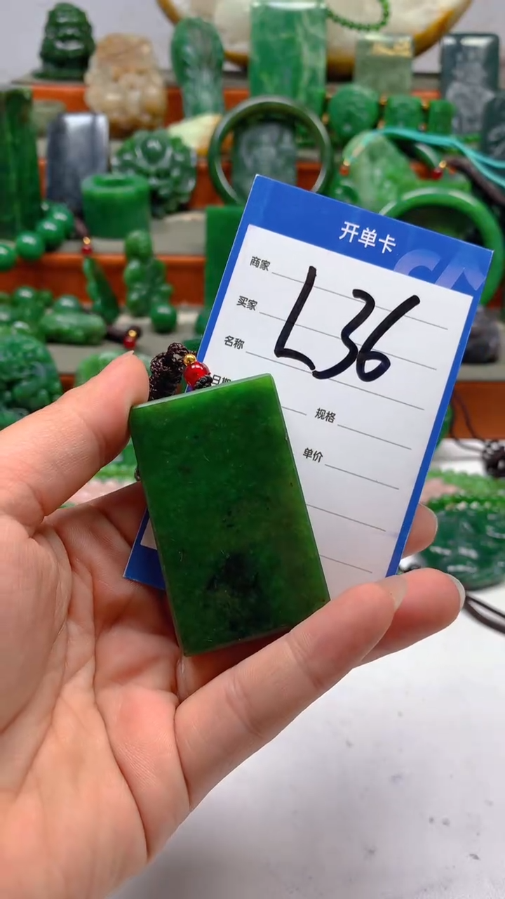 和田玉未镶嵌珠宝半成品1