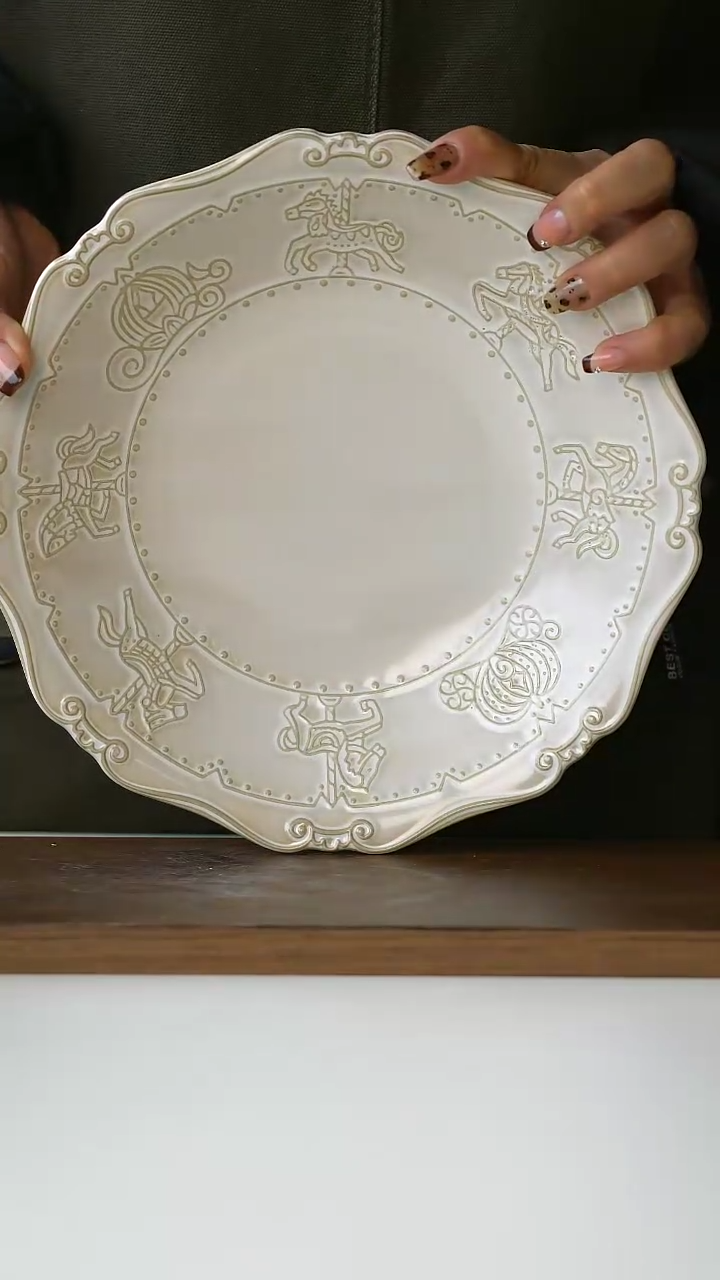 【闪购商品】陶瓷微瑕旋转木马深盘23cm@4-2@