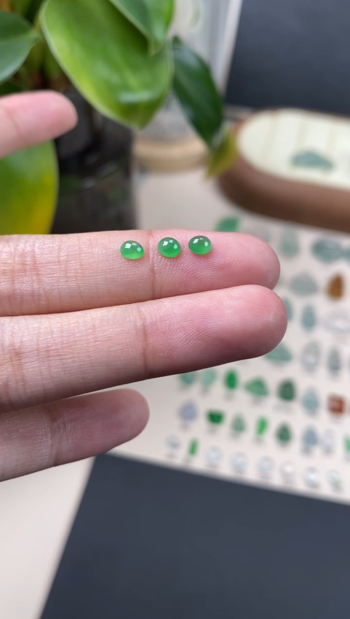 【闪购商品】翡翠颈饰未镶嵌翡翠冰绿蛋面