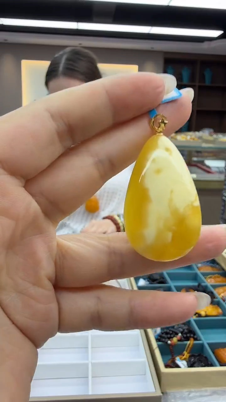 琥珀颈饰未镶嵌136秒拍号 假一罚三 