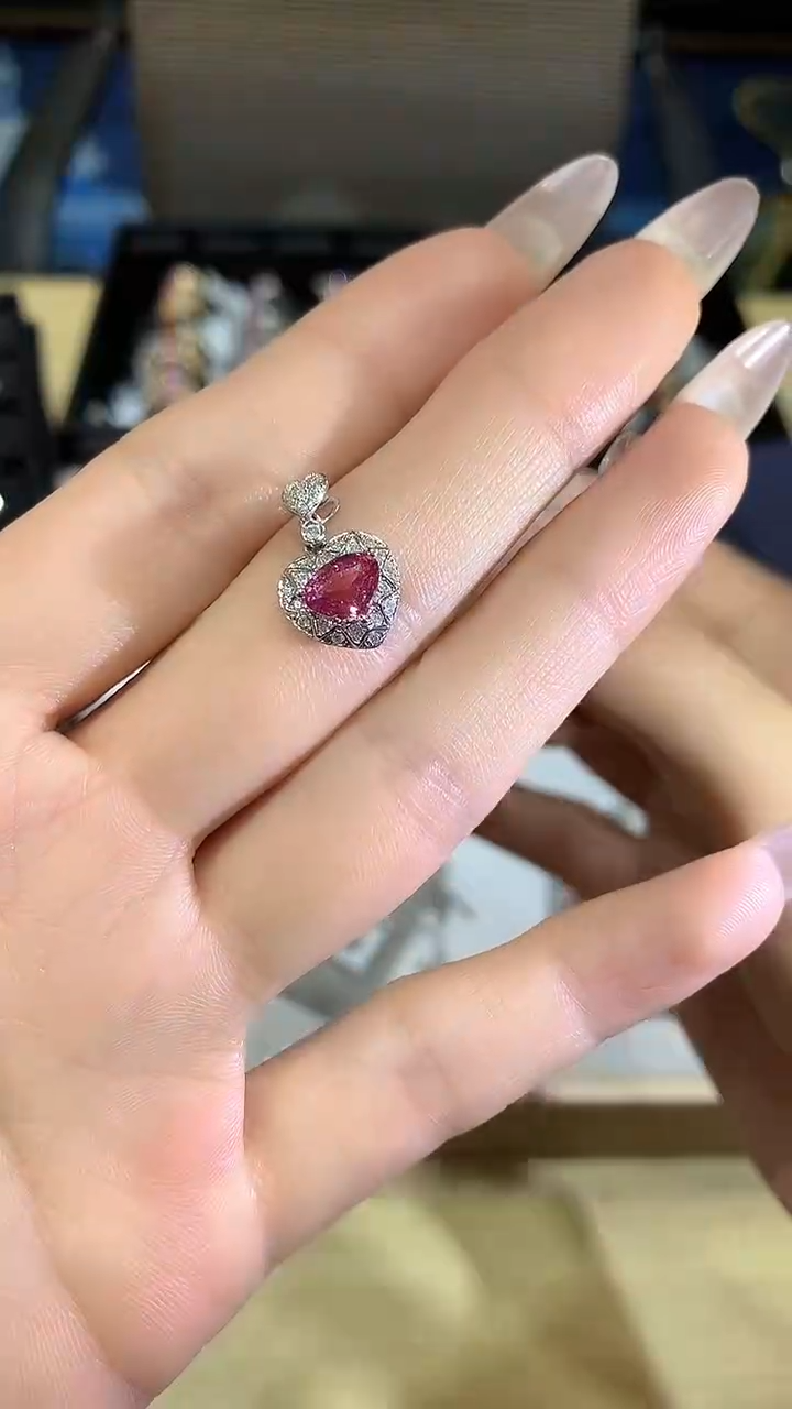 【闪购商品】蓝宝石项链18K金镶嵌80分帕帕拉恰吊坠