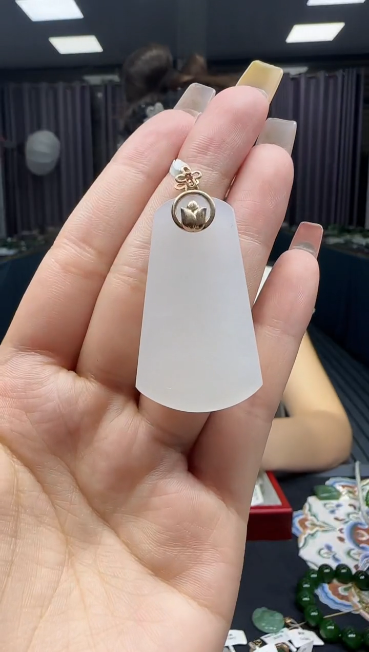 和田玉18K金镶嵌挂件1