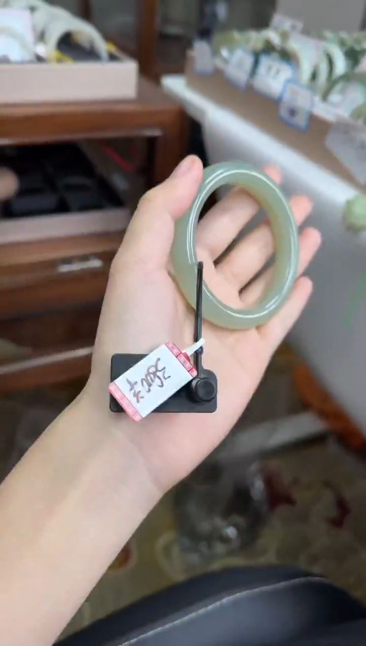 未镶嵌手镯和田玉56