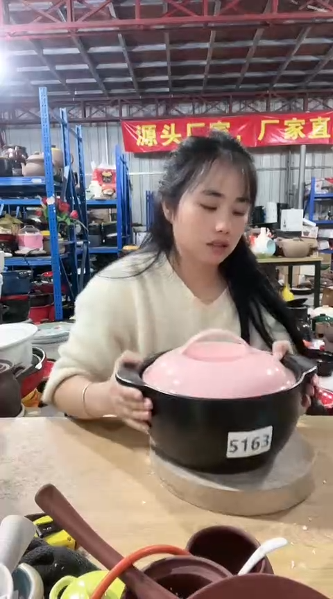 陶5163瑕疵3.5黑锅带盖不圆