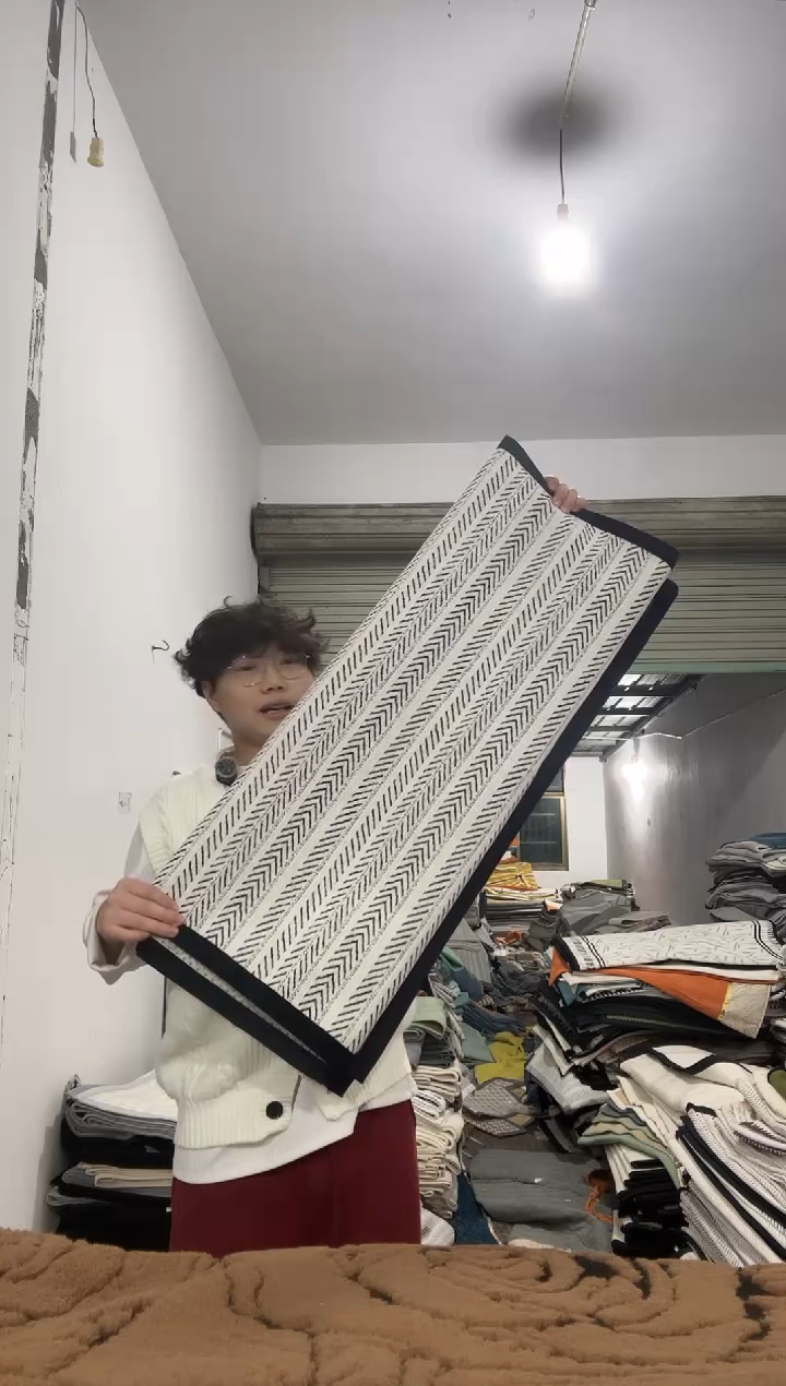 雪尼尔90*160黑色鱼骨纹