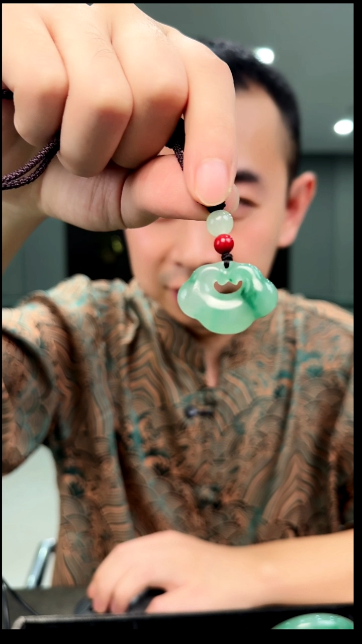 吊坠(赠链)未镶嵌石英质玉花**圆1