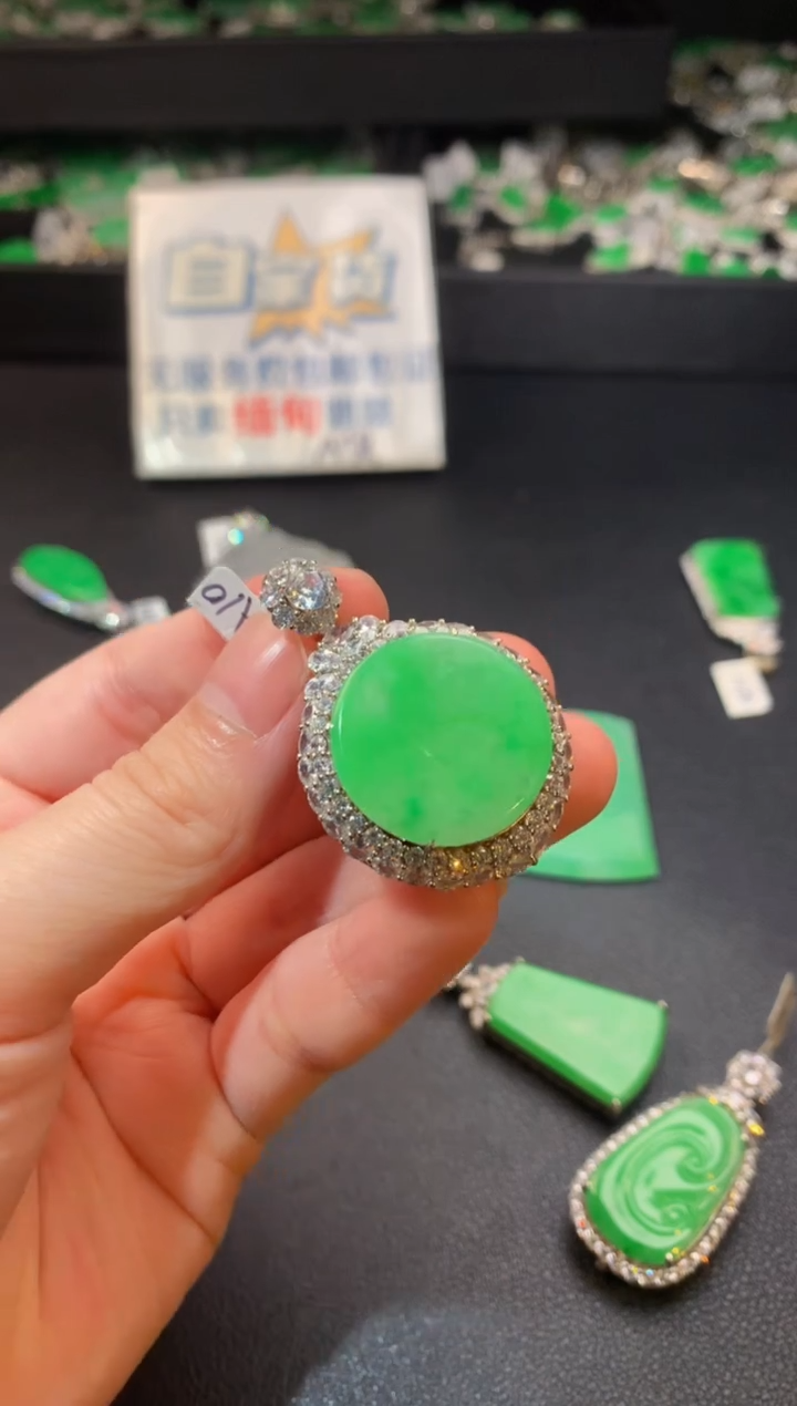 【闪购商品】翡翠颈饰银S925镶嵌翡翠