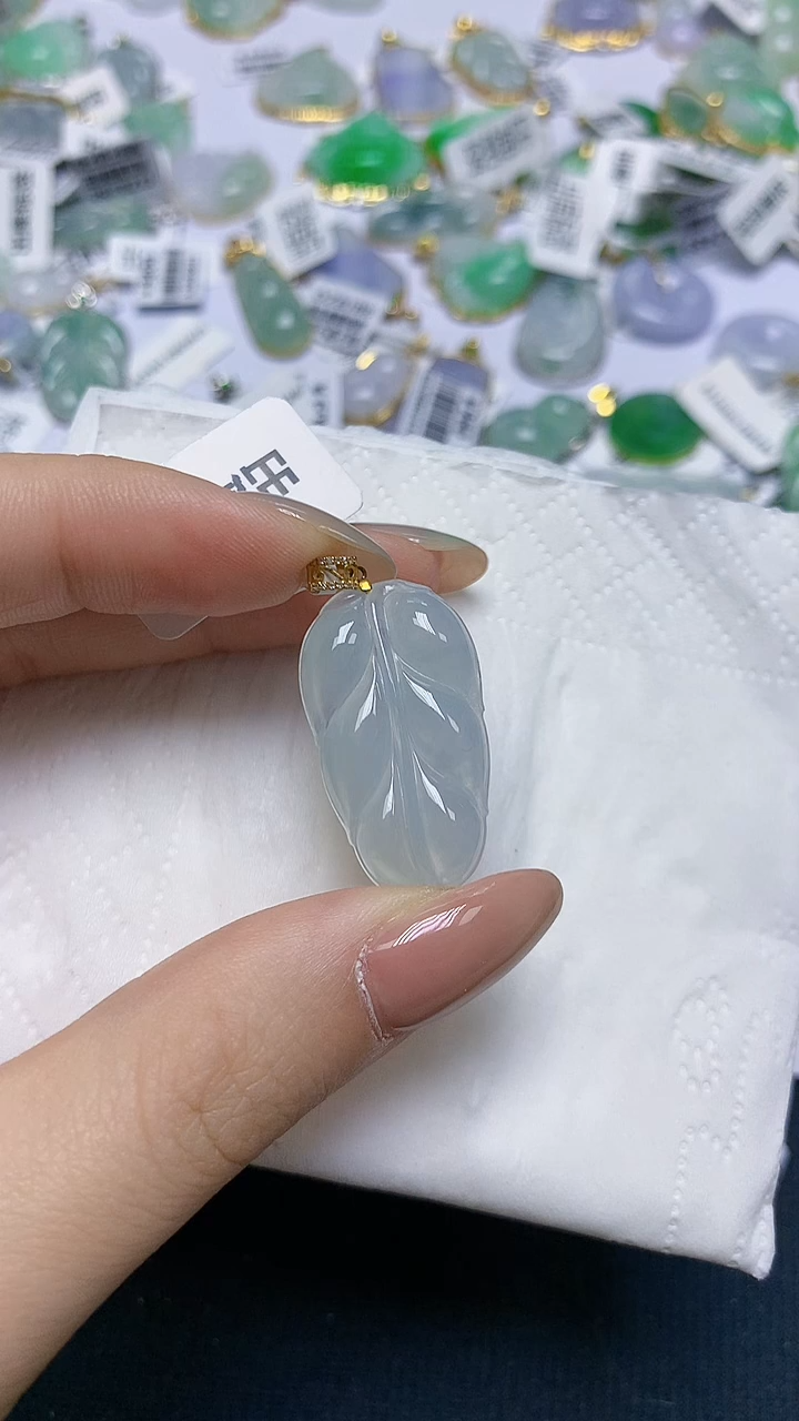 翡翠18K金镶嵌颈饰天然缅甸A货翡翠