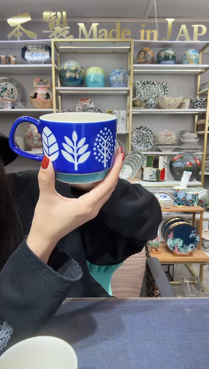 陶瓷井泽马克杯一只装蓝