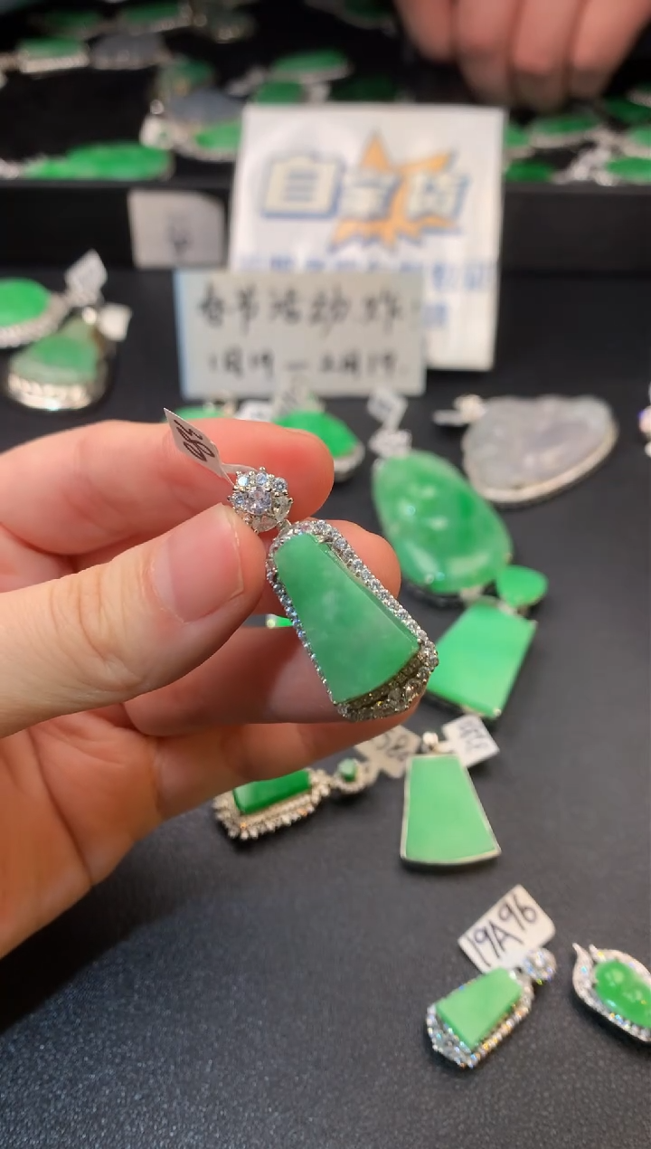 【闪购商品】翡翠颈饰银S925镶嵌翡翠