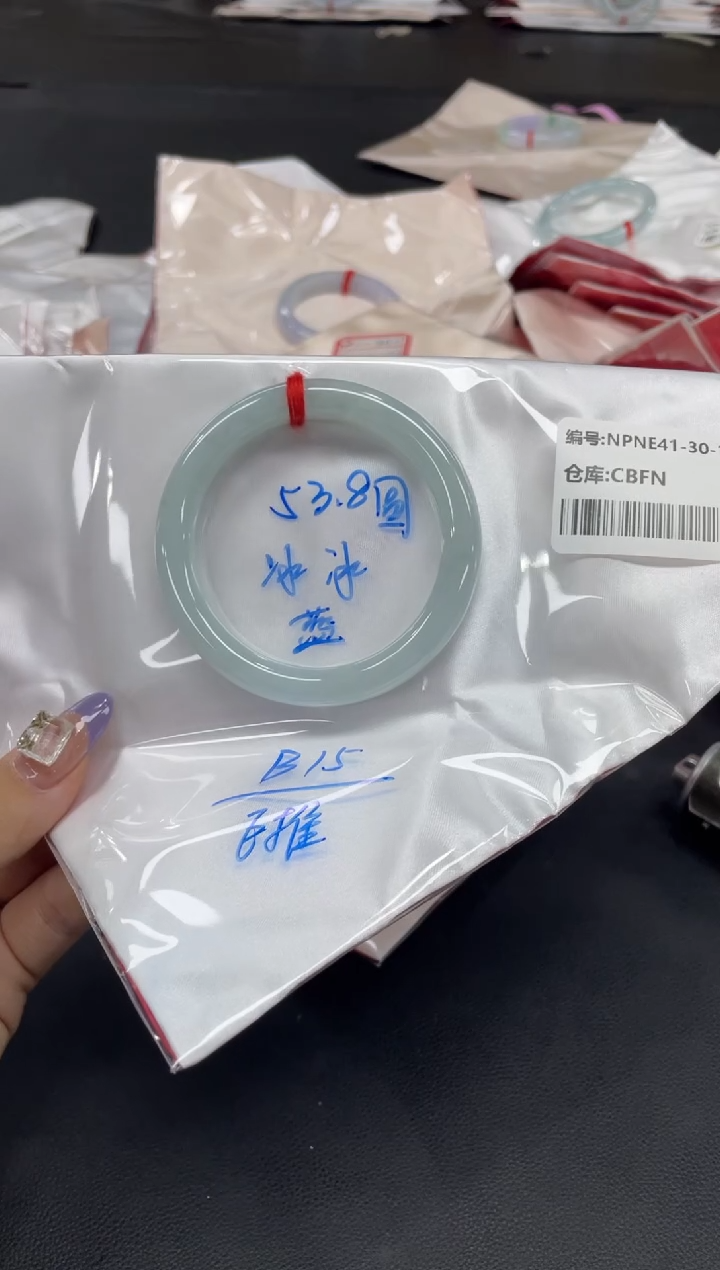 未镶嵌手镯翡翠快**跑翡翠手镯