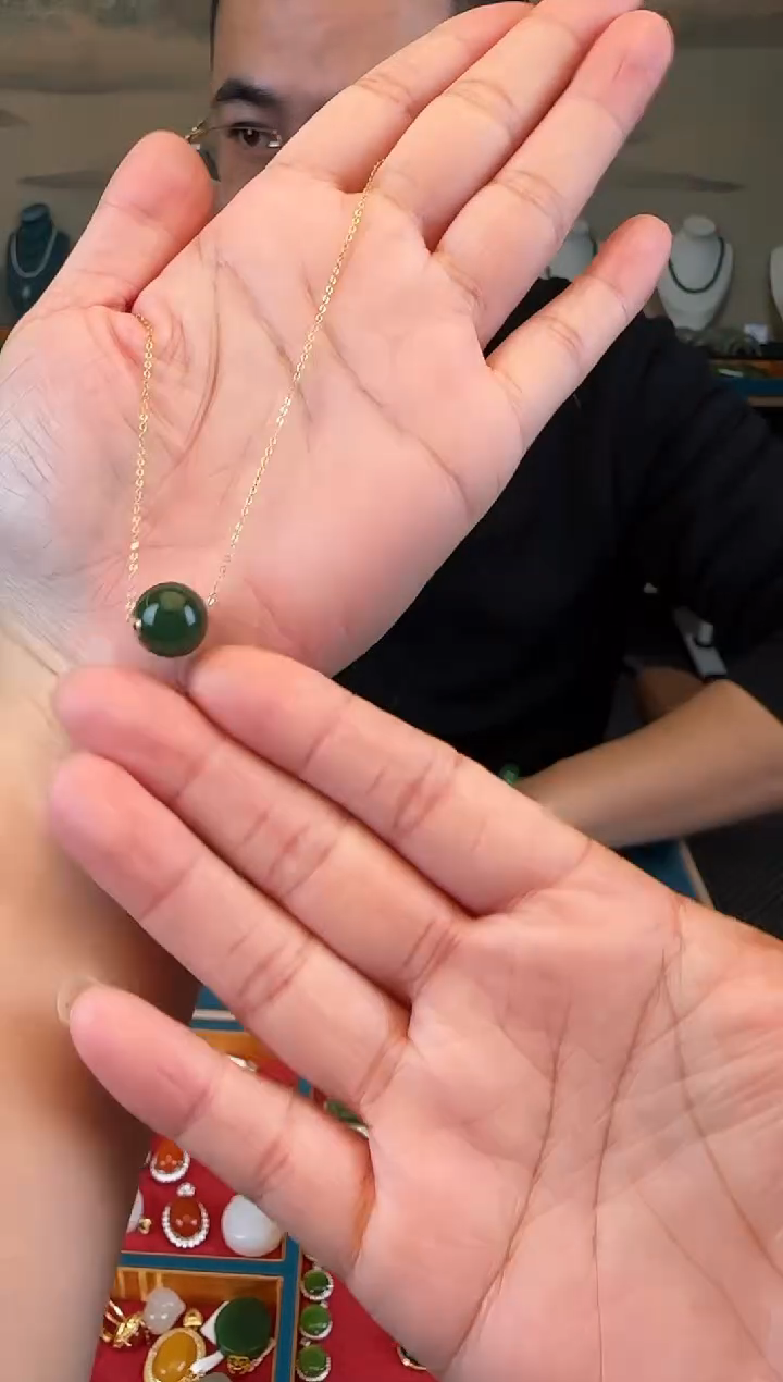 颈饰18K金镶嵌和田玉卡12单珠