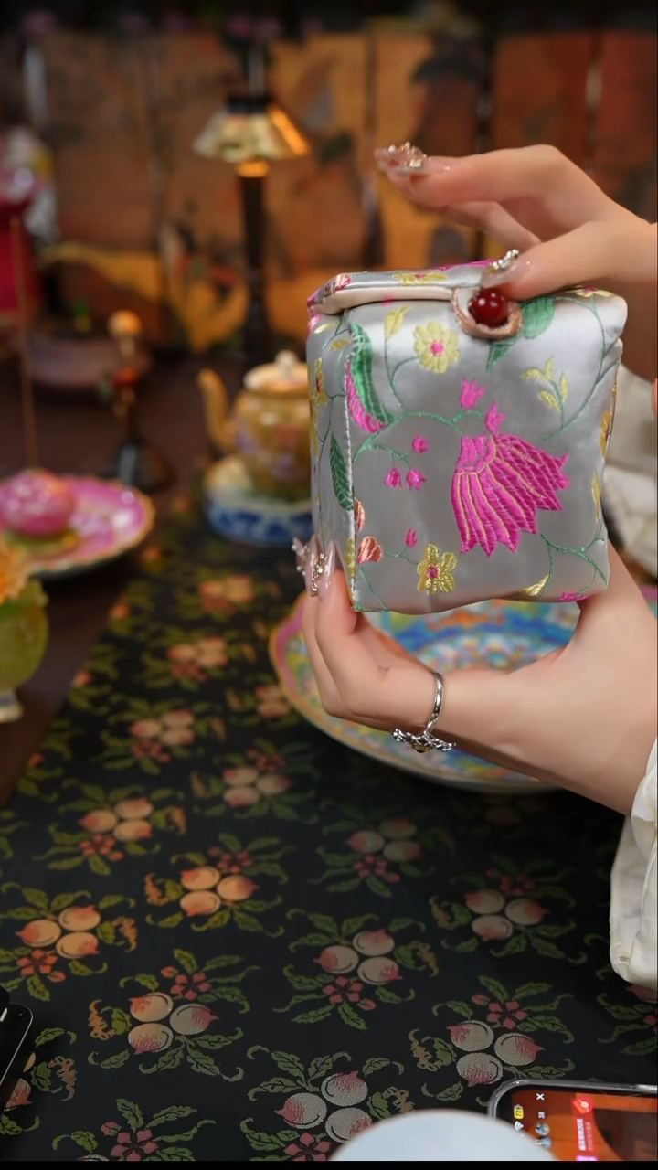 【闪购商品】景德镇大乔推荐好物刺绣茶式包