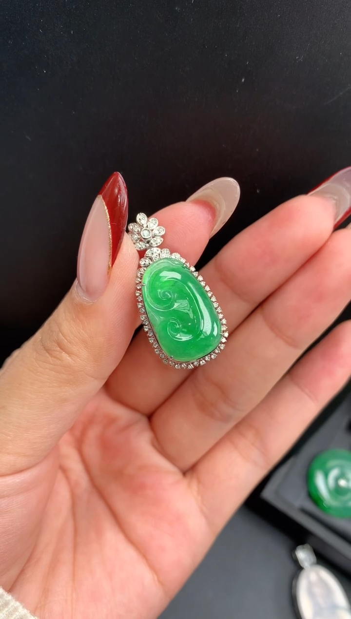 【闪购商品】翡翠颈饰18K金镶嵌如意1186