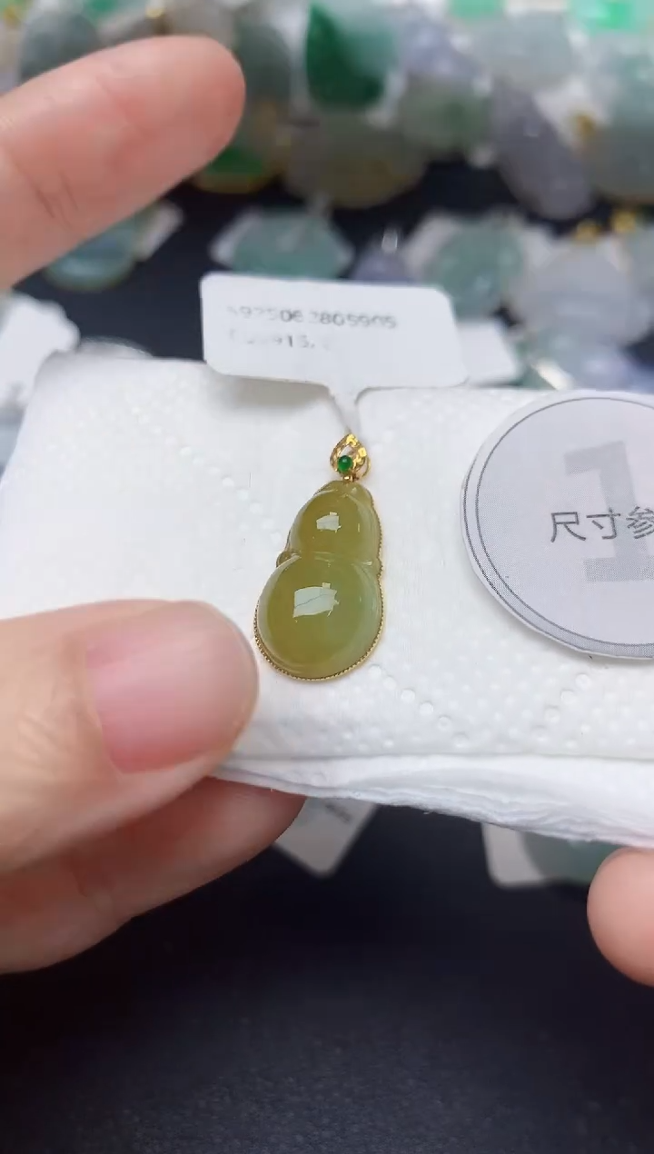 颈饰18K金镶嵌翡翠天然缅甸A货翡翠