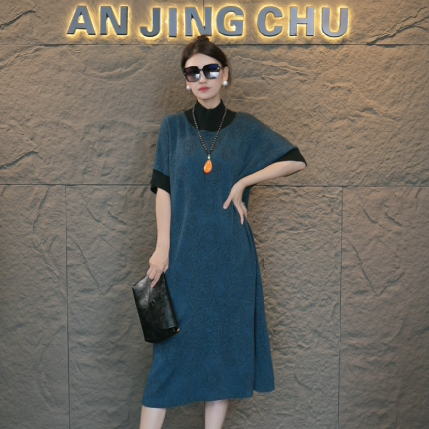4 AN JING CHU  秋冬重磅浮雕肌理感直筒宽松针织衫连衣裙