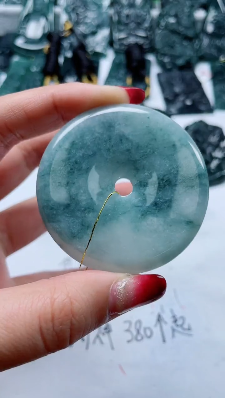 【闪购商品】翡翠颈饰未镶嵌          