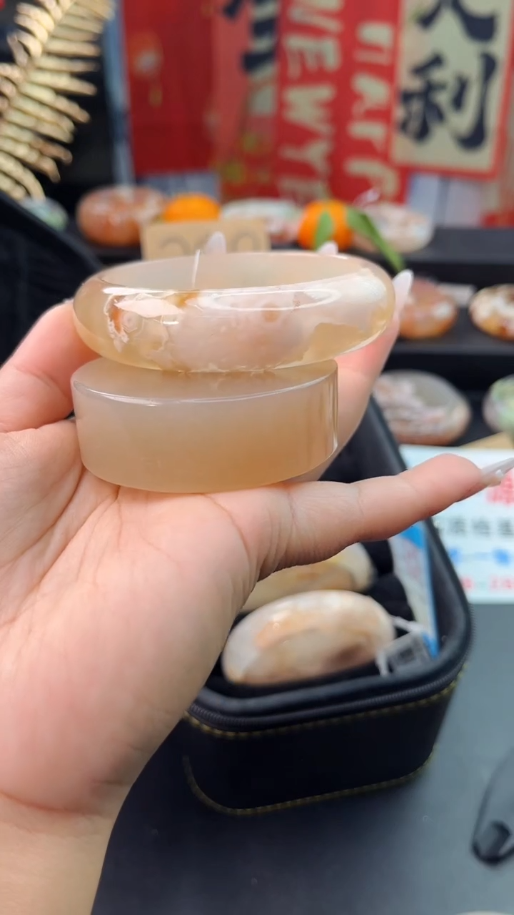 【闪购商品】石英质玉手镯未镶嵌赠送镯心（圈口62）