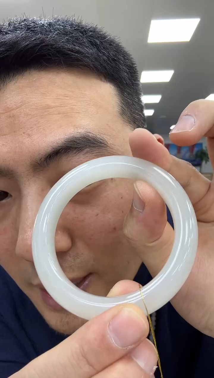 未镶嵌手镯和田玉有明显包容58+  921