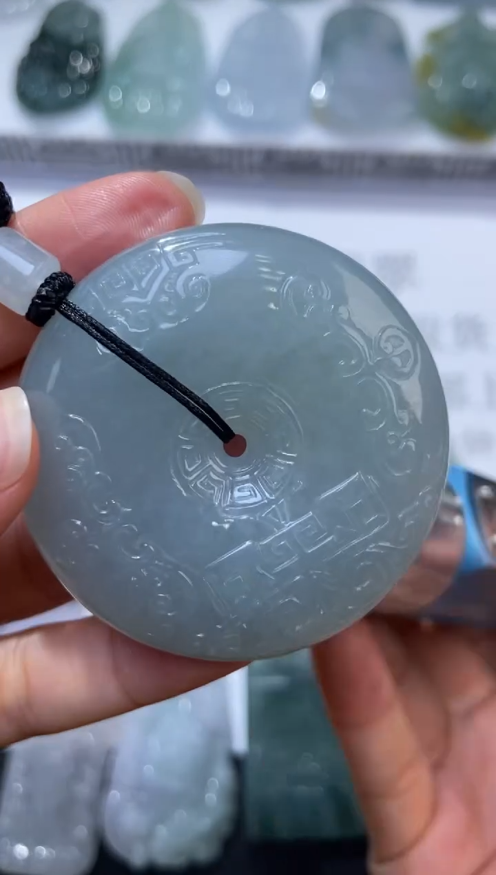 未镶嵌挂件翡翠379119    多人 