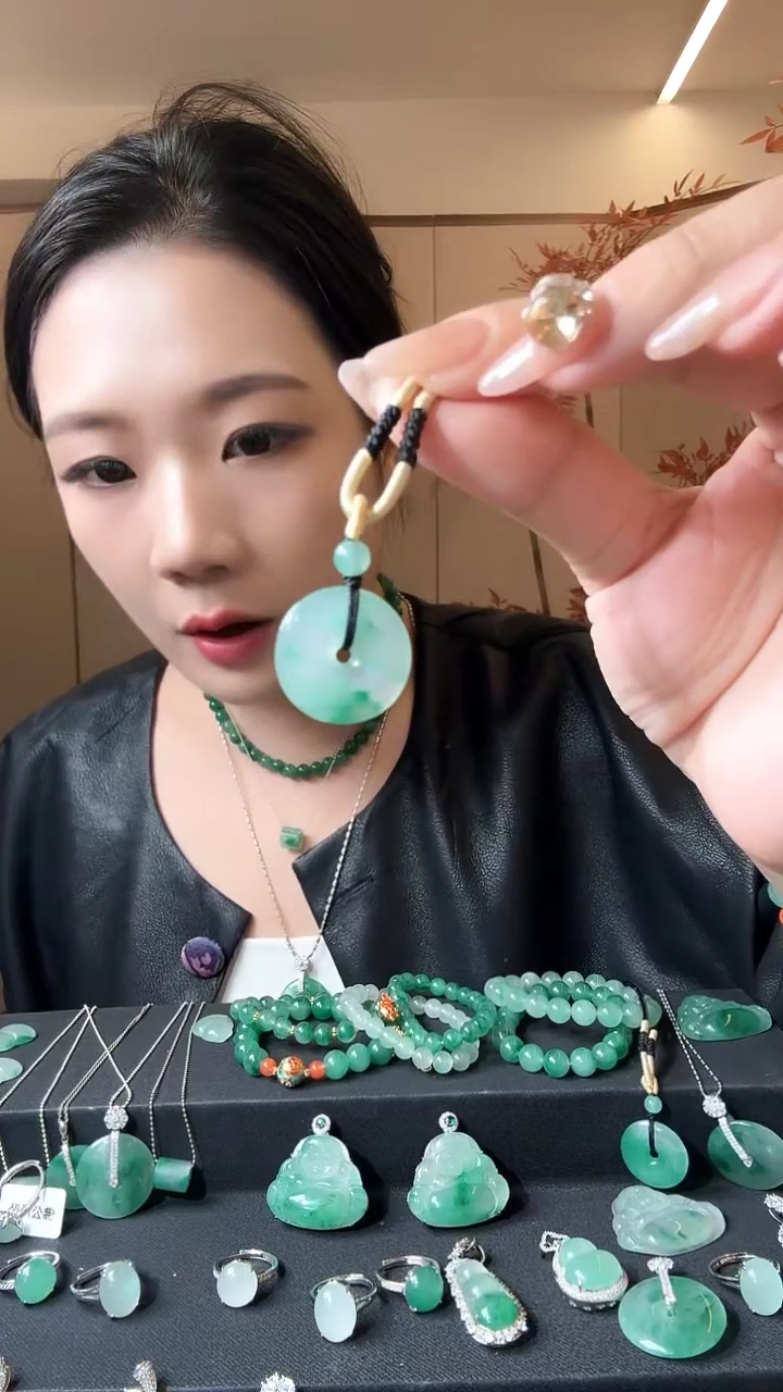 吊坠(不含链)未镶嵌石英质玉（非洲翠）非洲翠平安扣（拍一发其一）