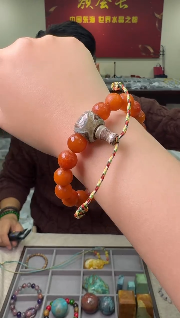 【闪购商品】蜜蜡手链未镶嵌多样性发一件 024