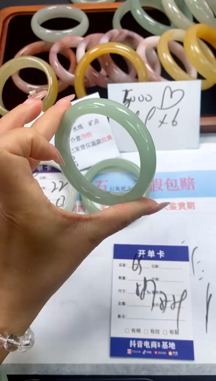 未镶嵌手镯石英质玉65-58.7