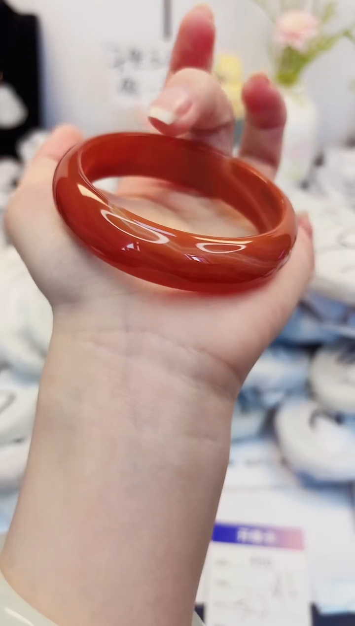 【闪购商品】石英质玉手镯未镶嵌450-玛瑙-圈口56